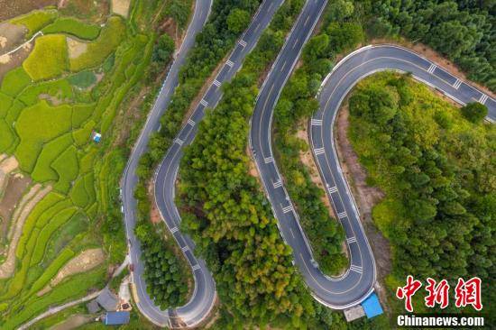 贵州 四好农村路 为乡村振兴架起 高速路